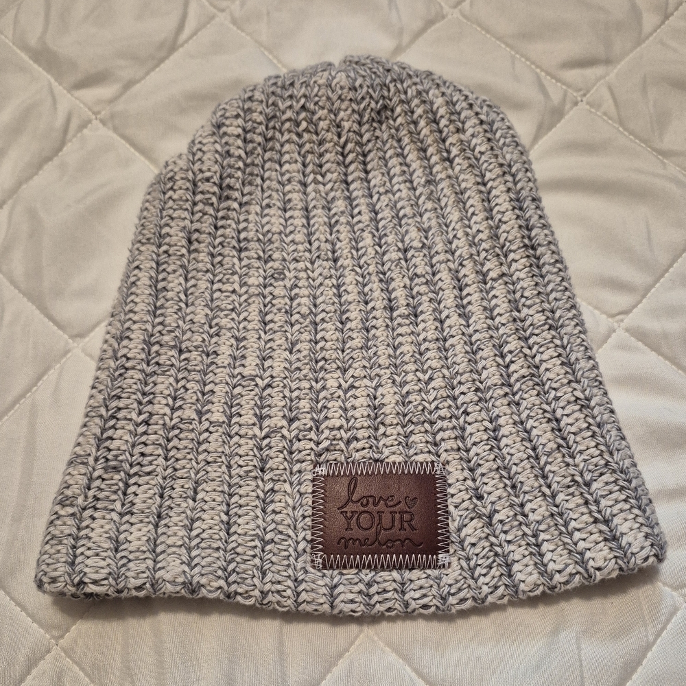 ❤️‍🔥 LOVE YOUR MELON Knit Gray White Womens Beanie Hat